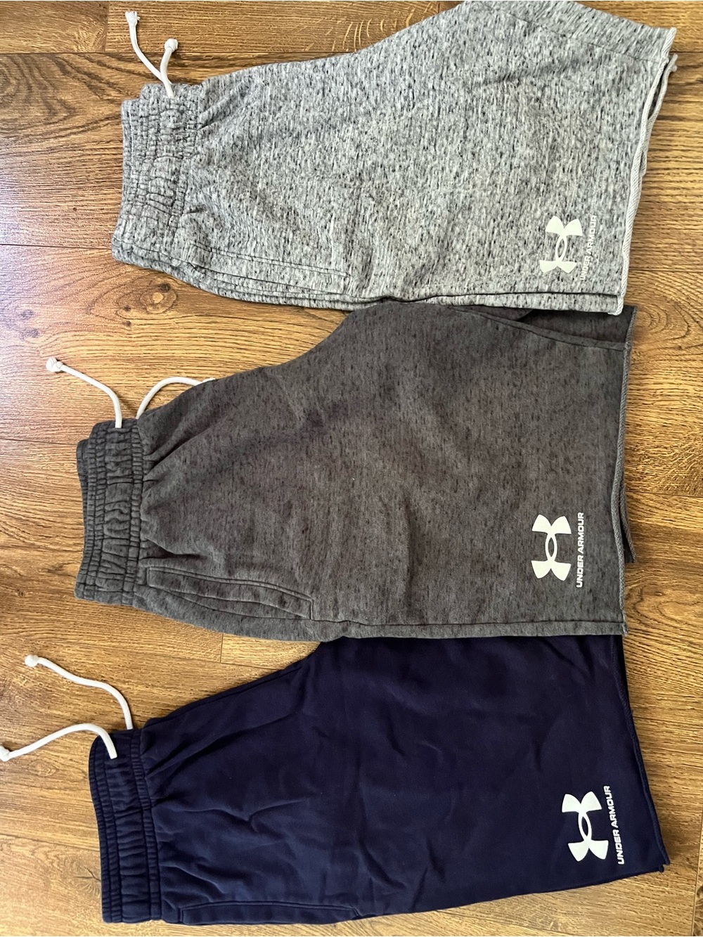 Under Armour Mens size small Athletic Shorts - Gray, Dark Gray, Navy